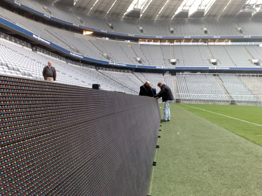 Inspection de l'écran périmétrique LED de l'Allianz Arena du Bayern Munich