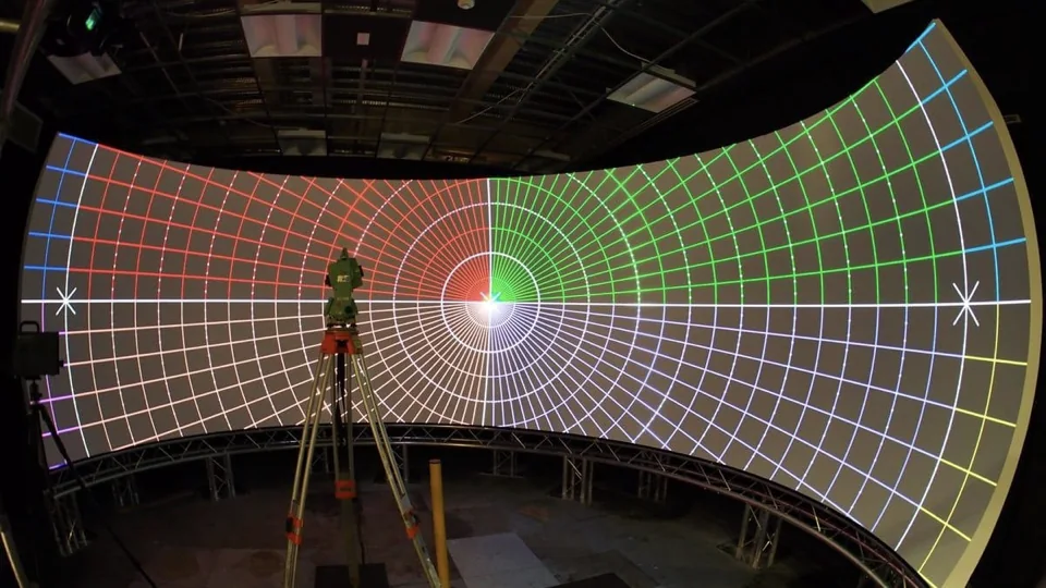 Pantalla LED curva inmersiva