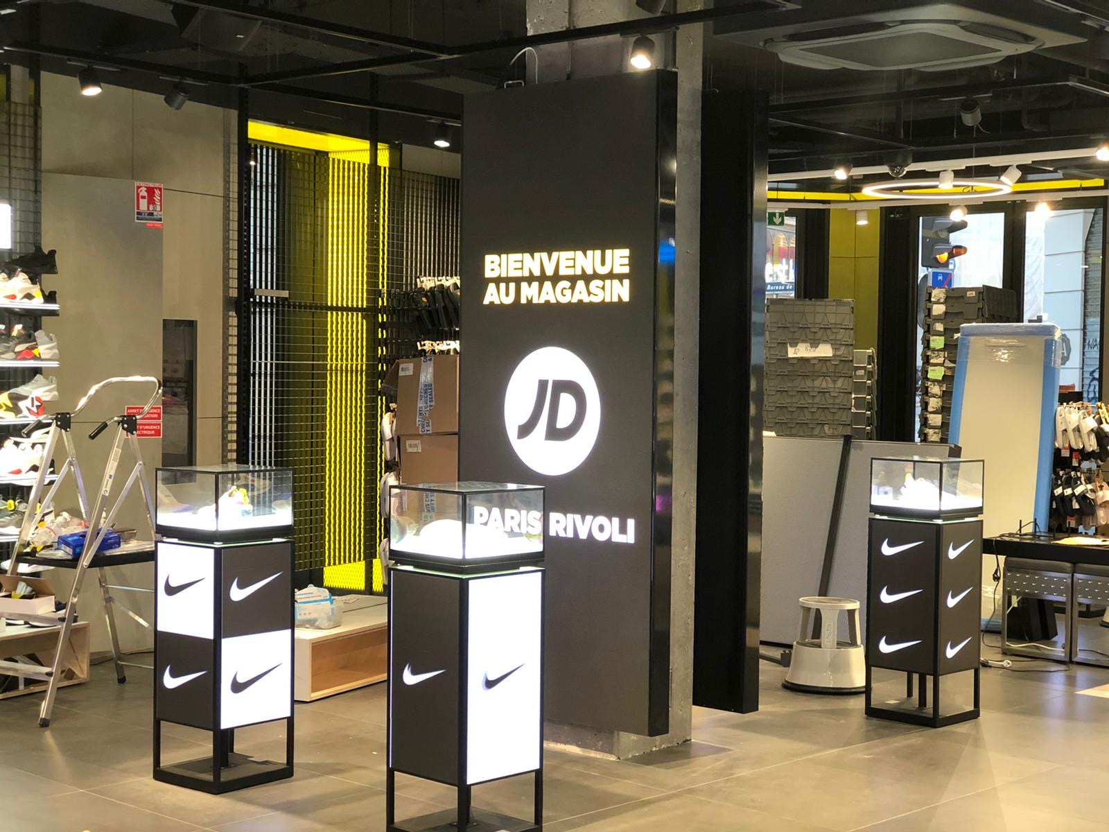 Scènes LED pour la présentation des produits dans le commerce de détail