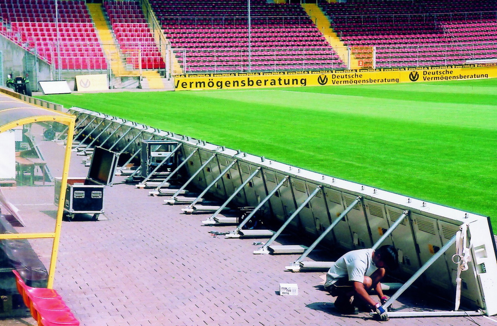 Installation d'embarquement LED le long d'un champ